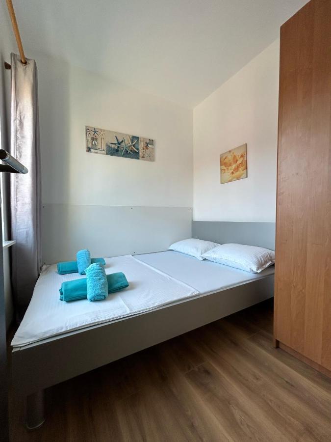 Jela Apartment With A Big Balcony プーラ エクステリア 写真